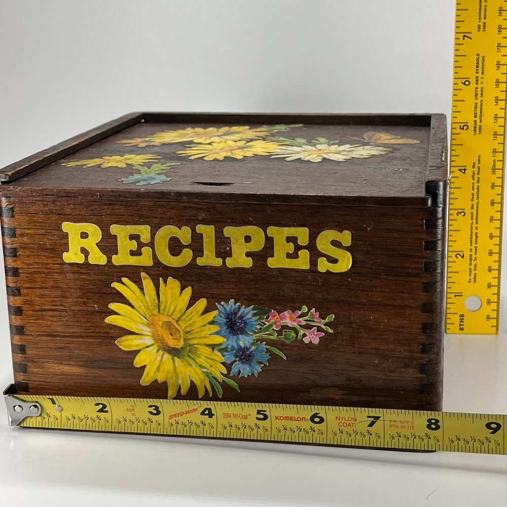 Vtg Handcrafted Finger Joint Wood Floral Recipe Box With Recipes Farmhouse - Picture 14 of 16